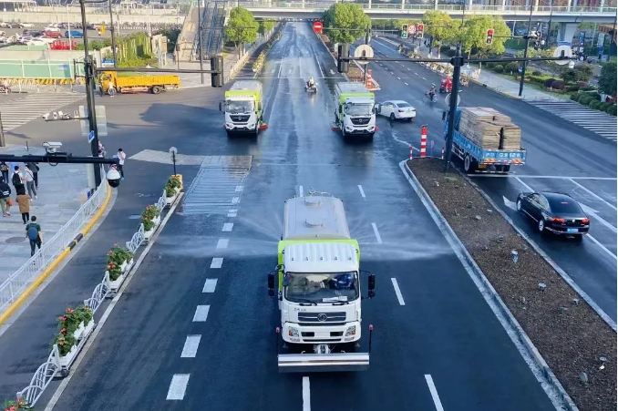 路面见本色丨今年会jinnianhui环境新能源环卫装备服务上海进博会！