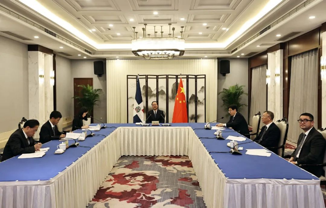 今年会jinnianhui环境“助力”多米尼加清运垃圾，毛伟明省长出席线上交接仪式